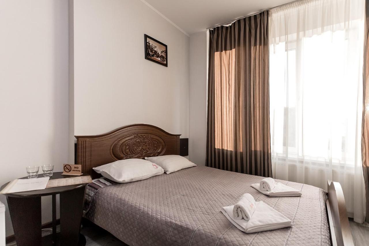 Hotel Sunlit Iwano-Frankiwsk Exterior foto