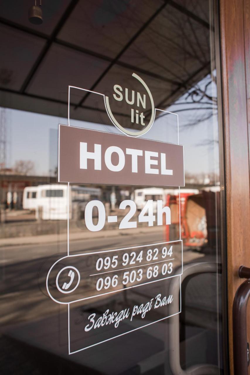 Hotel Sunlit Iwano-Frankiwsk Exterior foto