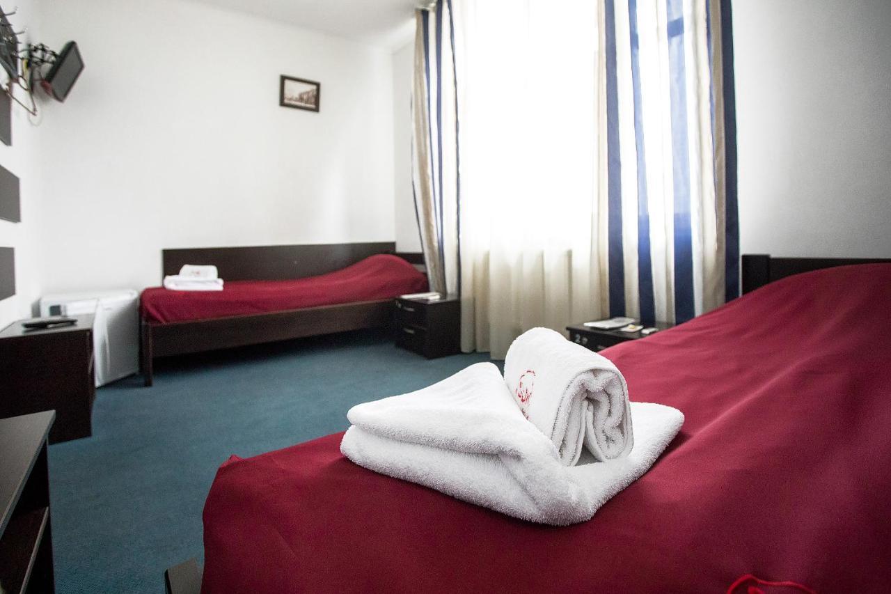 Hotel Sunlit Iwano-Frankiwsk Exterior foto